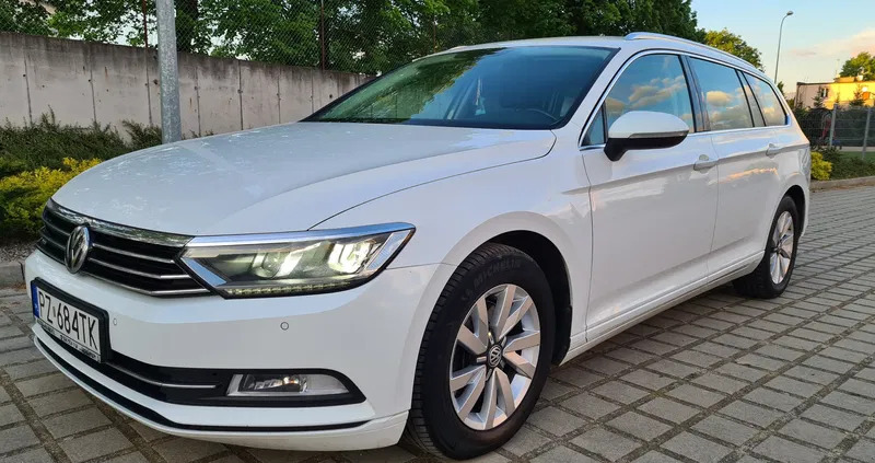 samochody osobowe Volkswagen Passat cena 46950 przebieg: 278000, rok produkcji 2016 z Kostrzyn